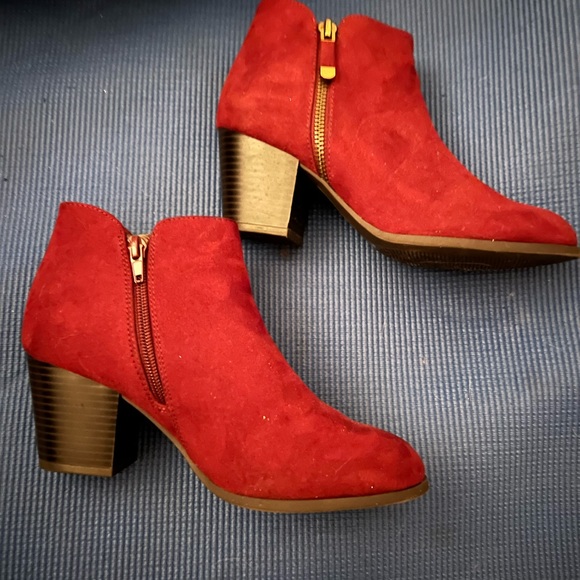 Maroon boots - Picture 4 of 4